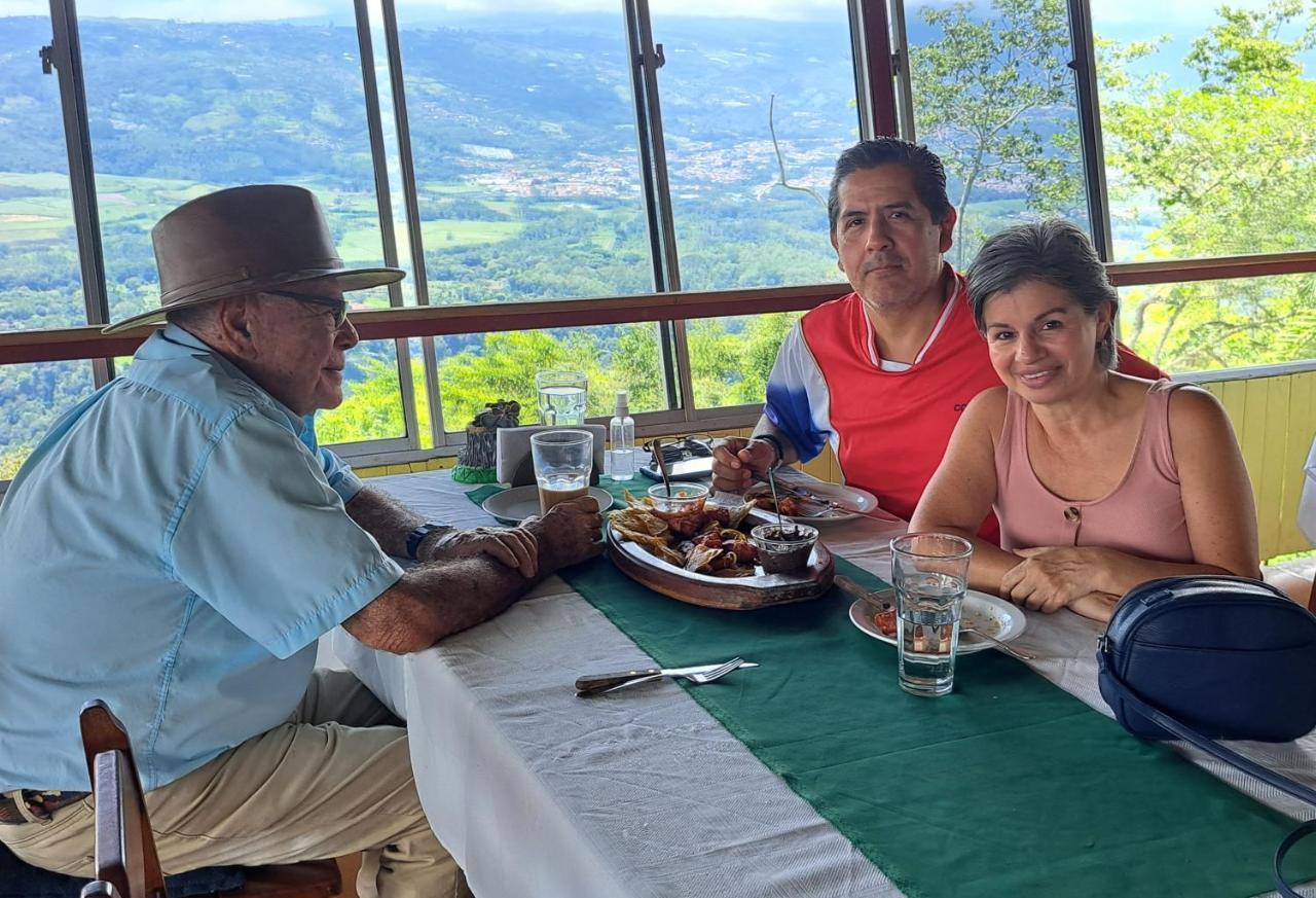 Pochotel Turrialba Eksteriør billede